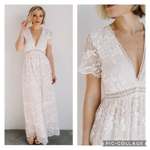Aakaa Embroidery Ivory Lace over Lt Peach Maxi dress size S